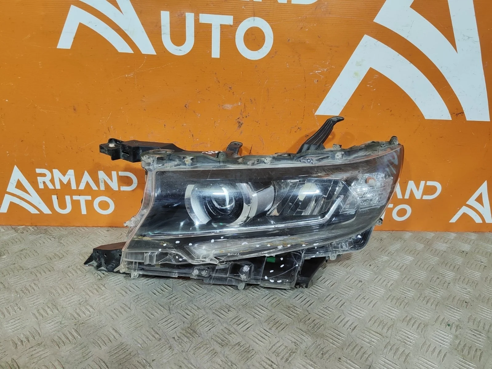 Фара Toyota Land Cruiser Prado 2017-нв 150