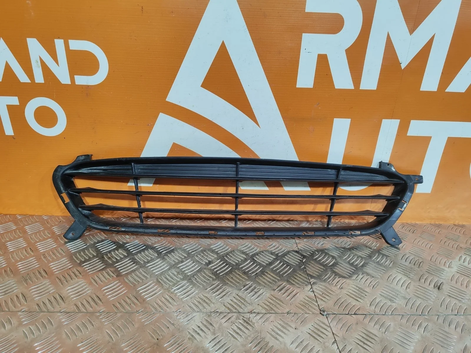 Решетка бампера Hyundai Solaris 2010-2014