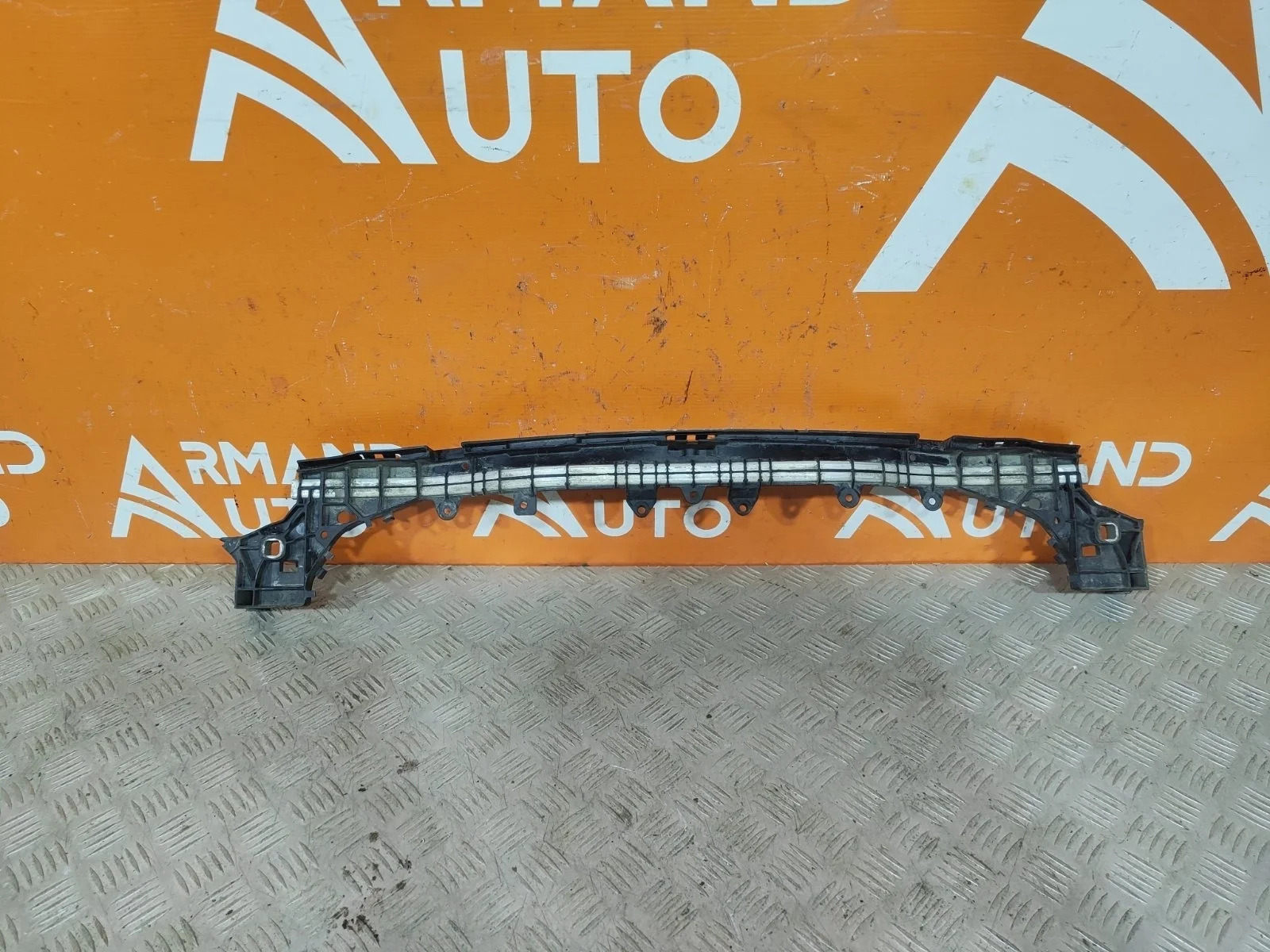 Кронштейн радиатора Mercedes -Class 2014-2021 W205