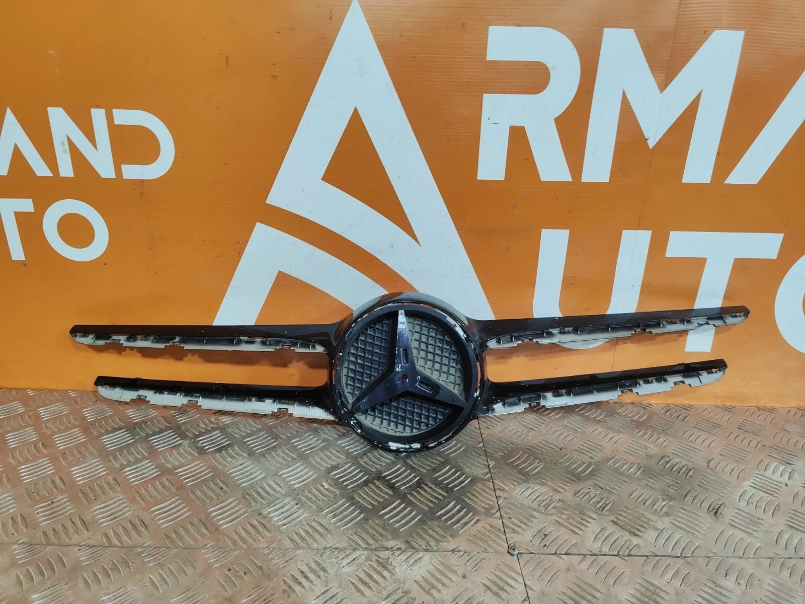 Накладка решетки радиатора Mercedes -Class 2014-2018 W205