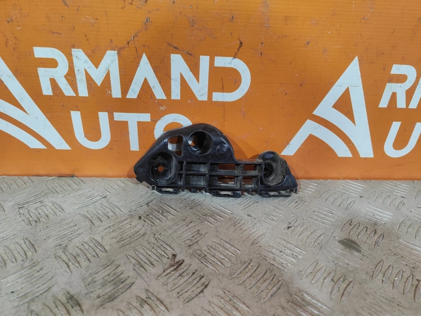 Кронштейн бампера Toyota Camry 2017-нв 8 XV70