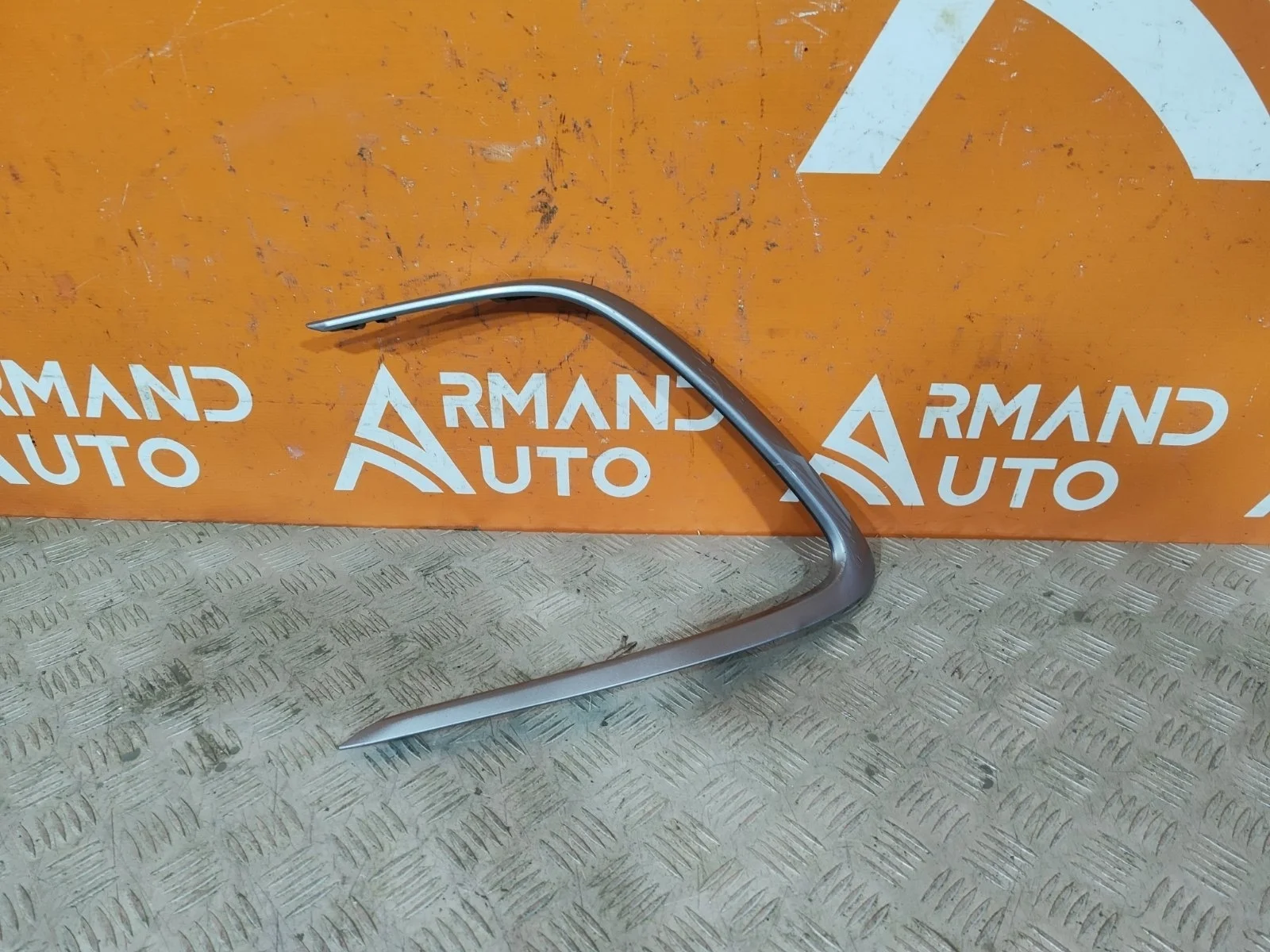 Накладка решетки бампера Toyota Camry 2020-нв 8 XV70