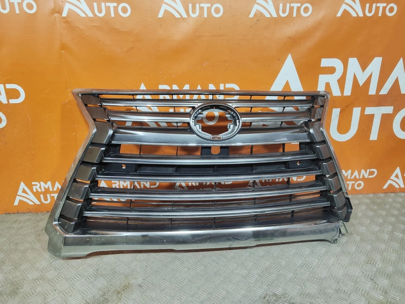 Решетка радиатора Lexus LX 2015-2023 URJ200