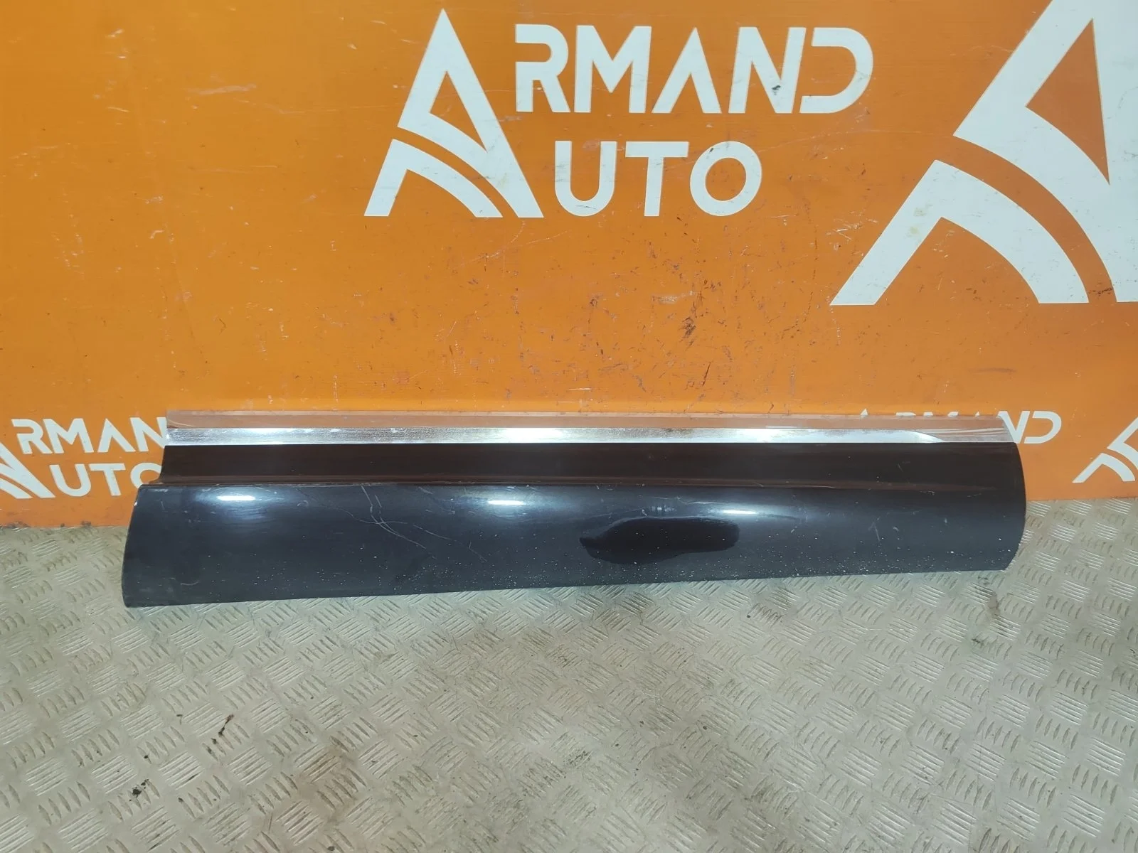 Молдинг двери Volkswagen Touareg 2010-2018