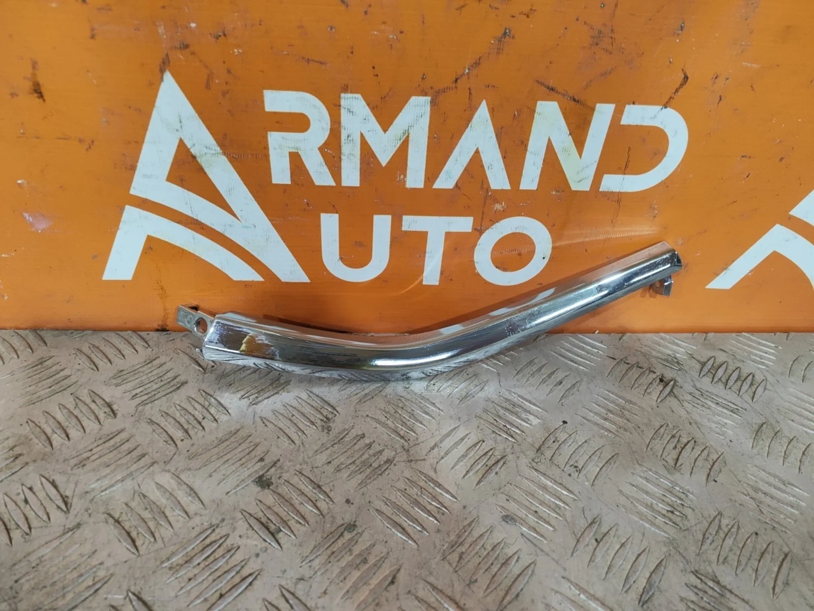 Накладка бампера верхняя Mitsubishi Outlander 2015-нв 3