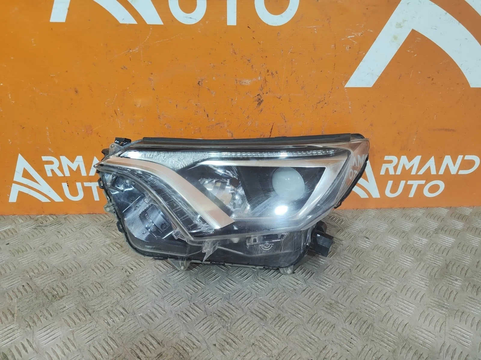 Фара Toyota RAV4 2015-2019 CA40