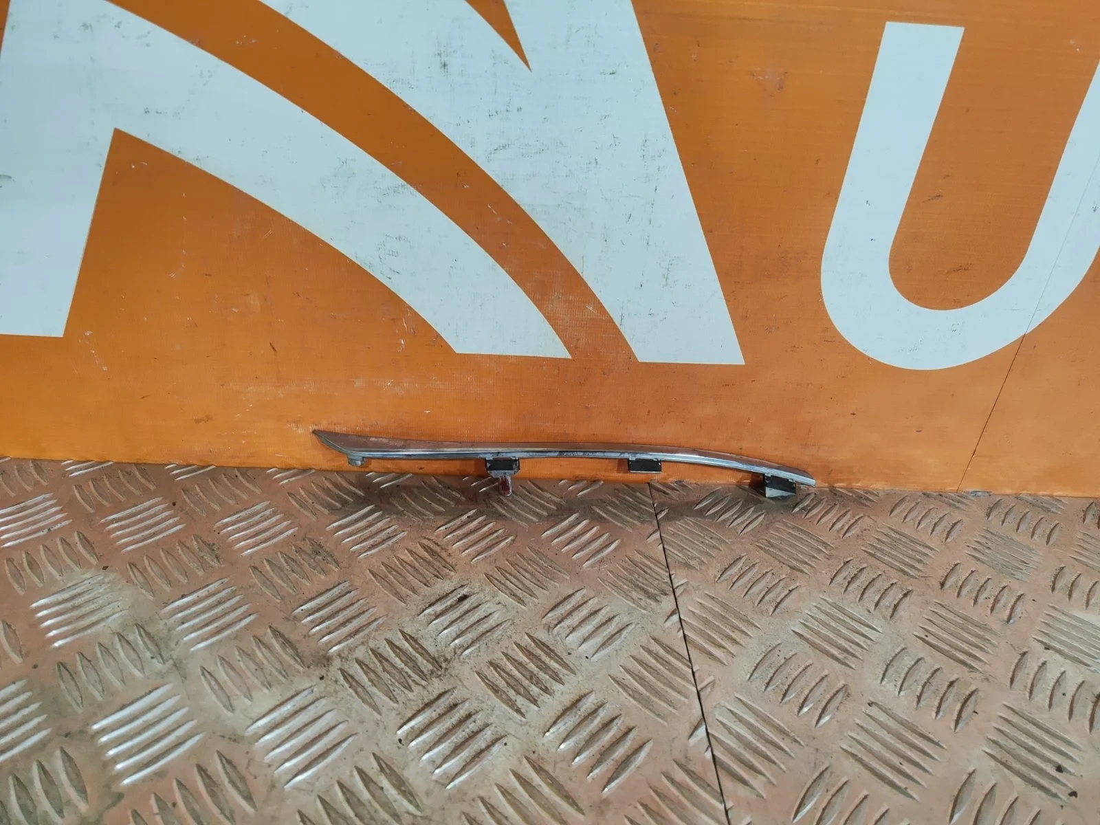 Накладка решетки радиатора Toyota RAV4 2010-2013 XA30