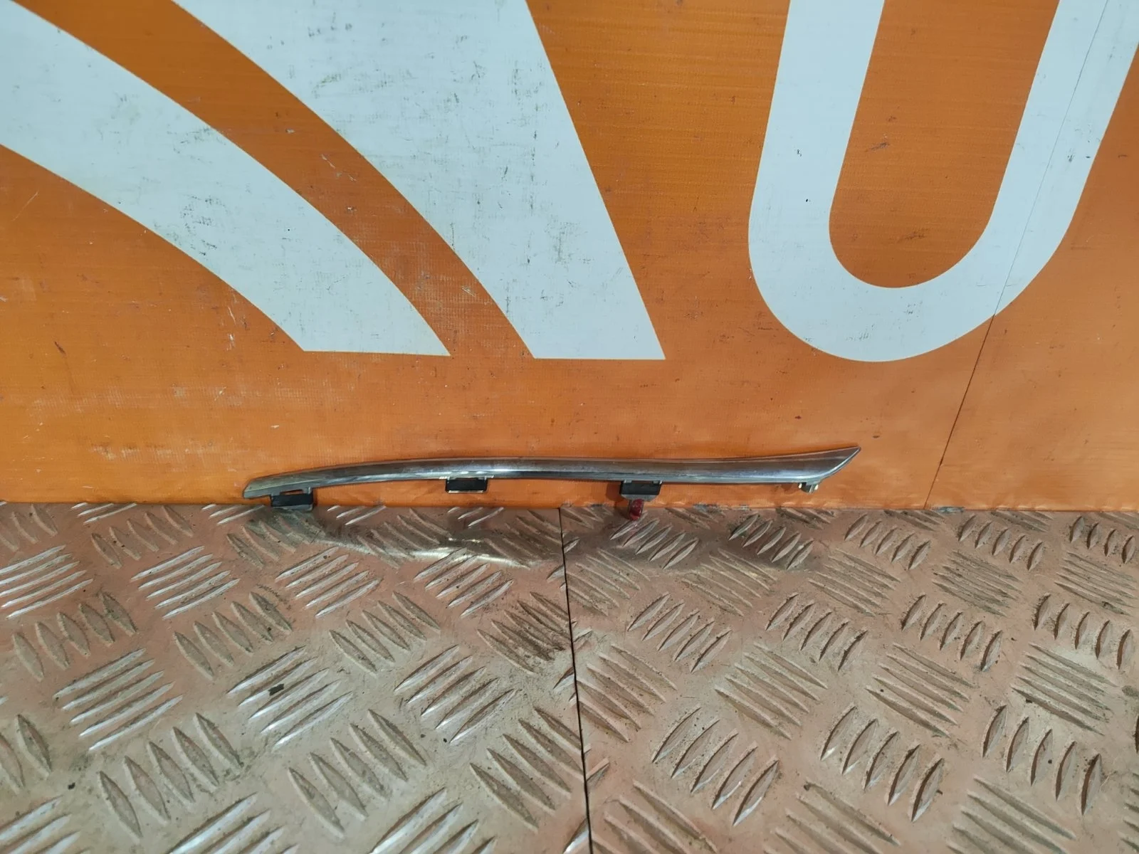 Накладка решетки радиатора Toyota RAV4 2010-2013 XA30