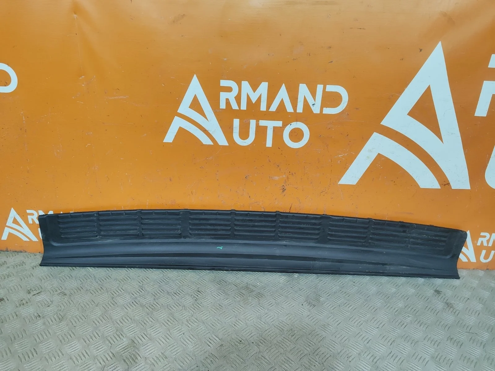 Накладка бампера верхняя Toyota Land Cruiser 2007-2021