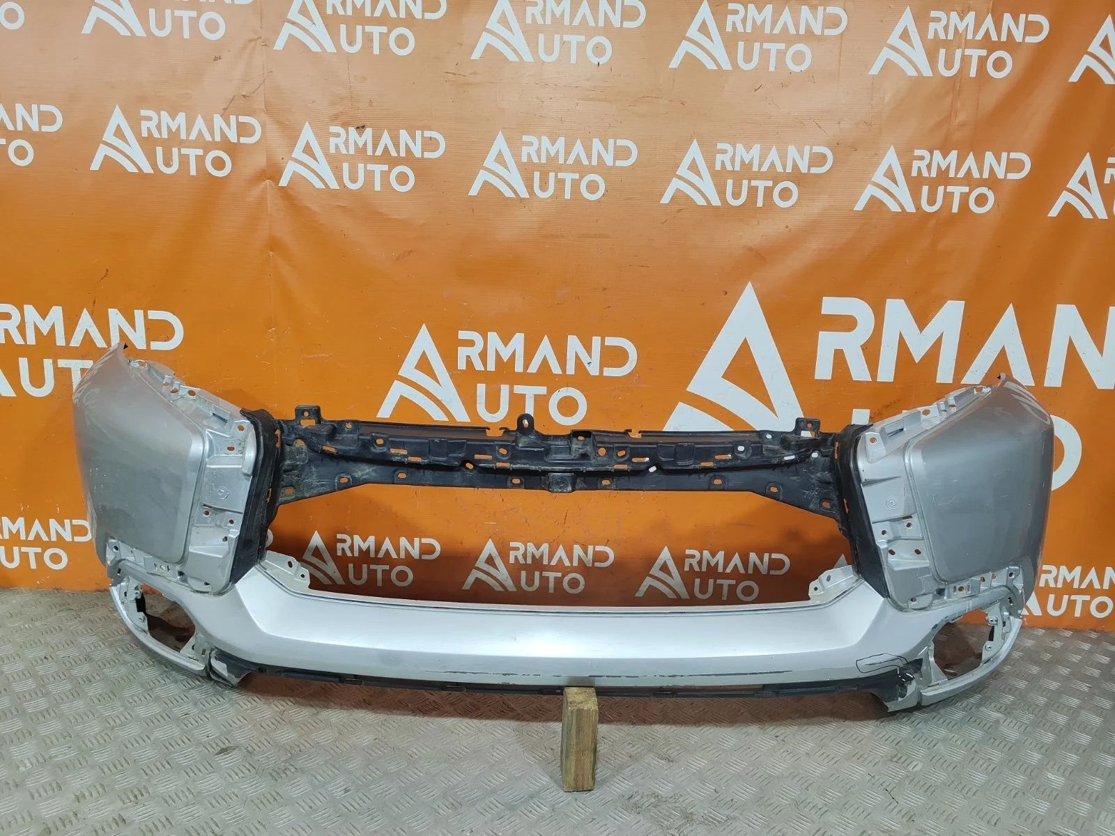 Бампер Mitsubishi Pajero Sport 2015-2021 3