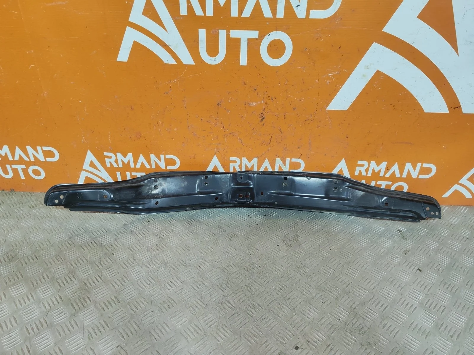 Кронштейн бампера центральный Lexus LX 2015-2023 URJ200