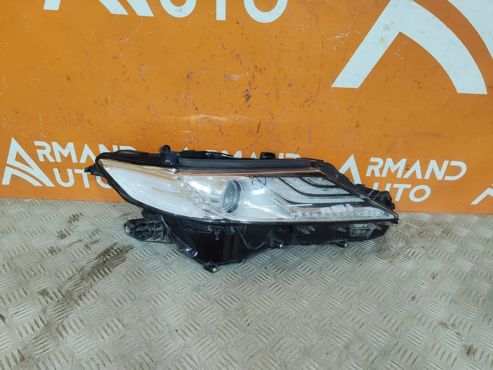 Фара Toyota Camry 2017-2021 8 XV70