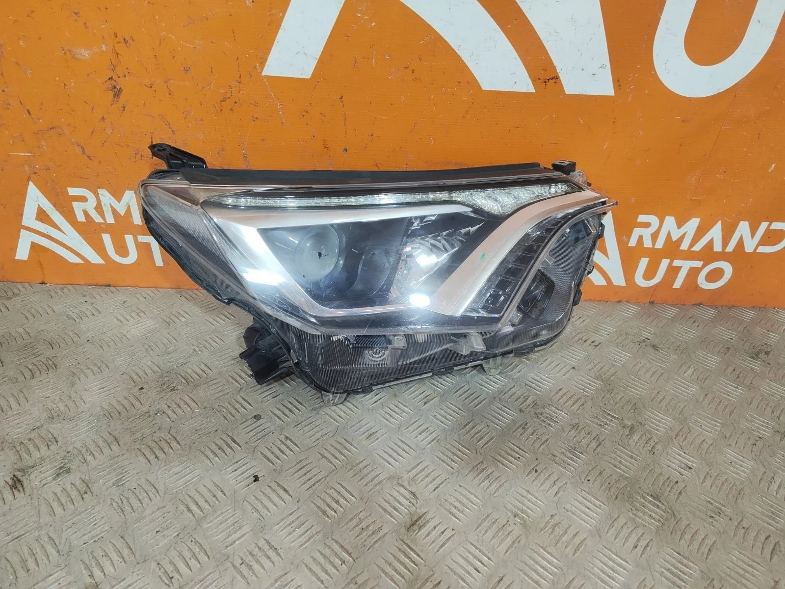 Фара Toyota RAV4 2015-2019 CA40