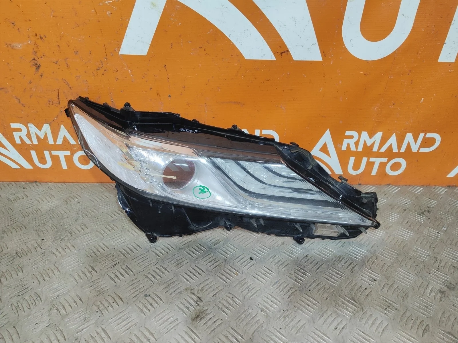 Стекло фары Toyota Camry 2017-2021 8 XV70