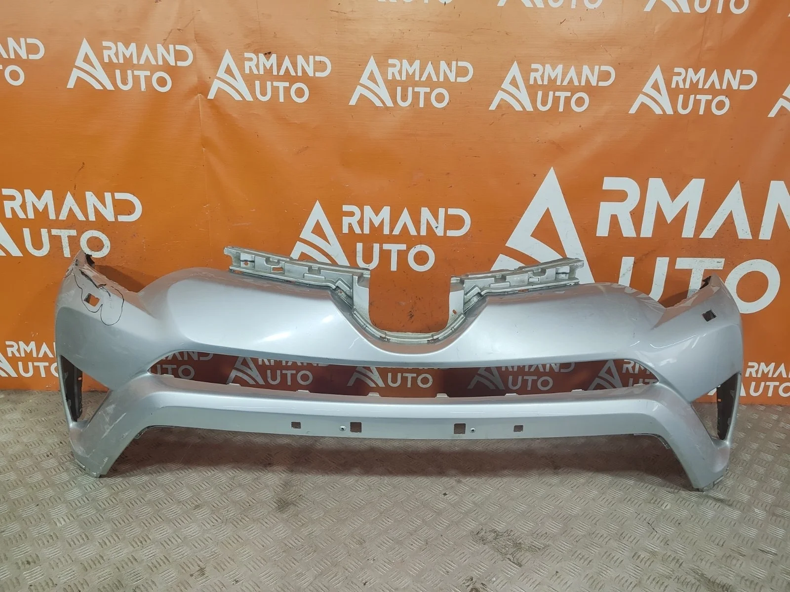 Бампер Toyota RAV4 2015-2019 CA40