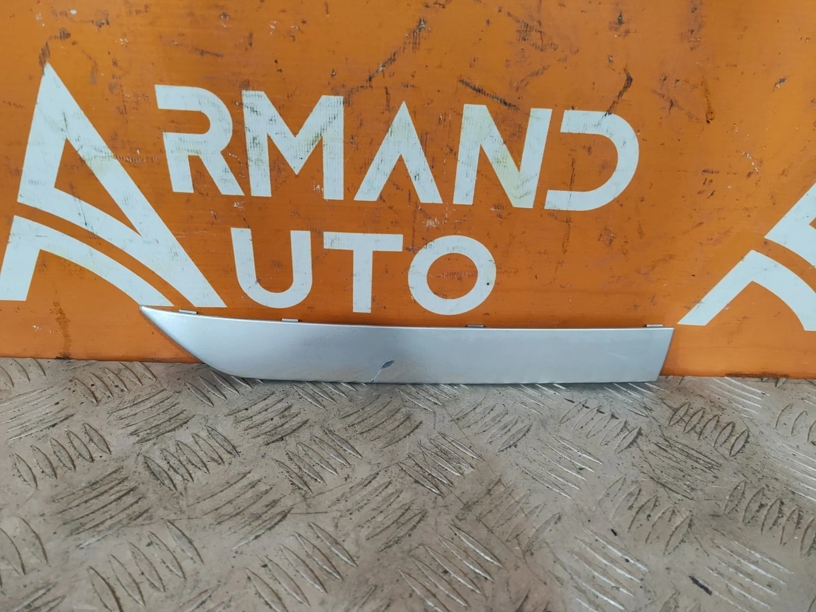 Накладка решетки радиатора верхняя MItsubishi Outlander 2015-2018 3