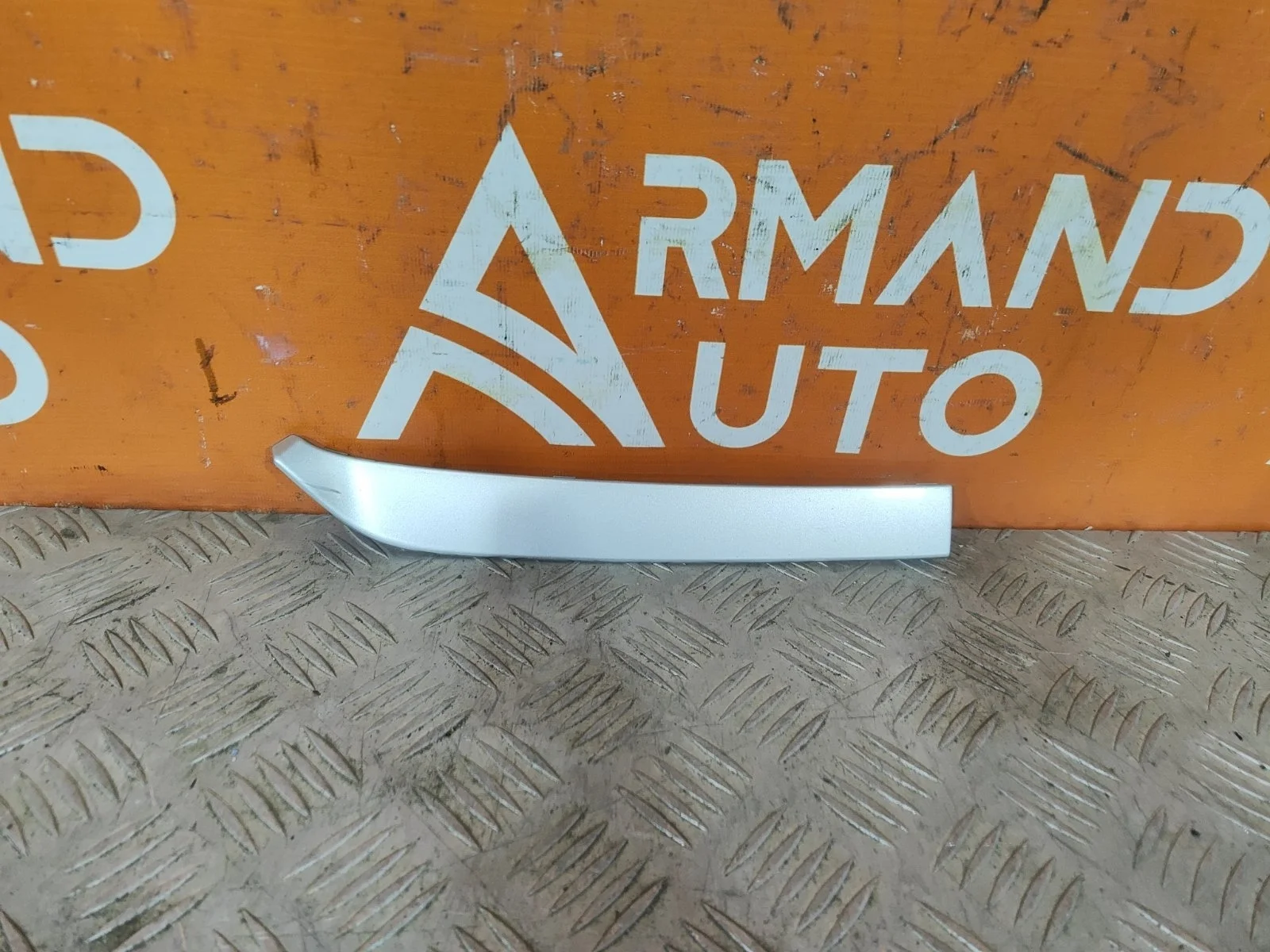 Накладка решетки радиатора нижняя Mitsubishi Outlander 2015-2018 3