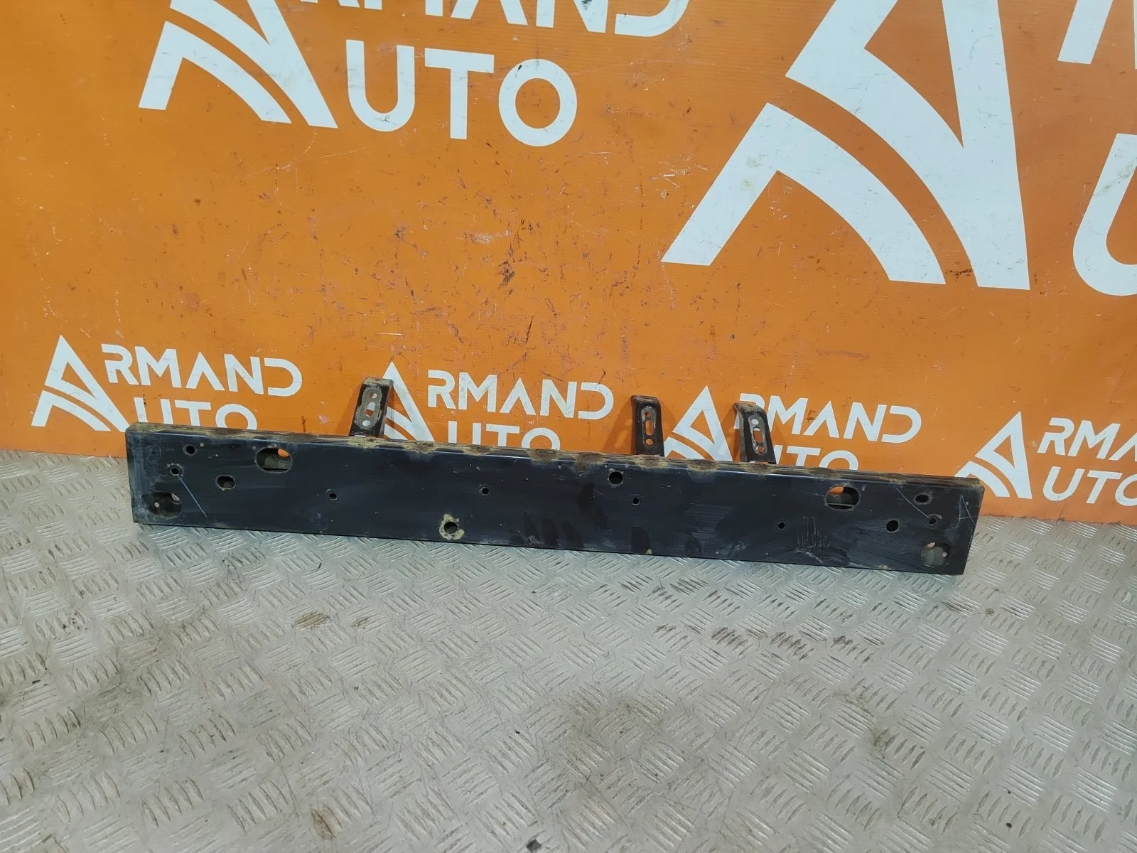 Усилитель бампера Toyota Hilux 2015-нв 8