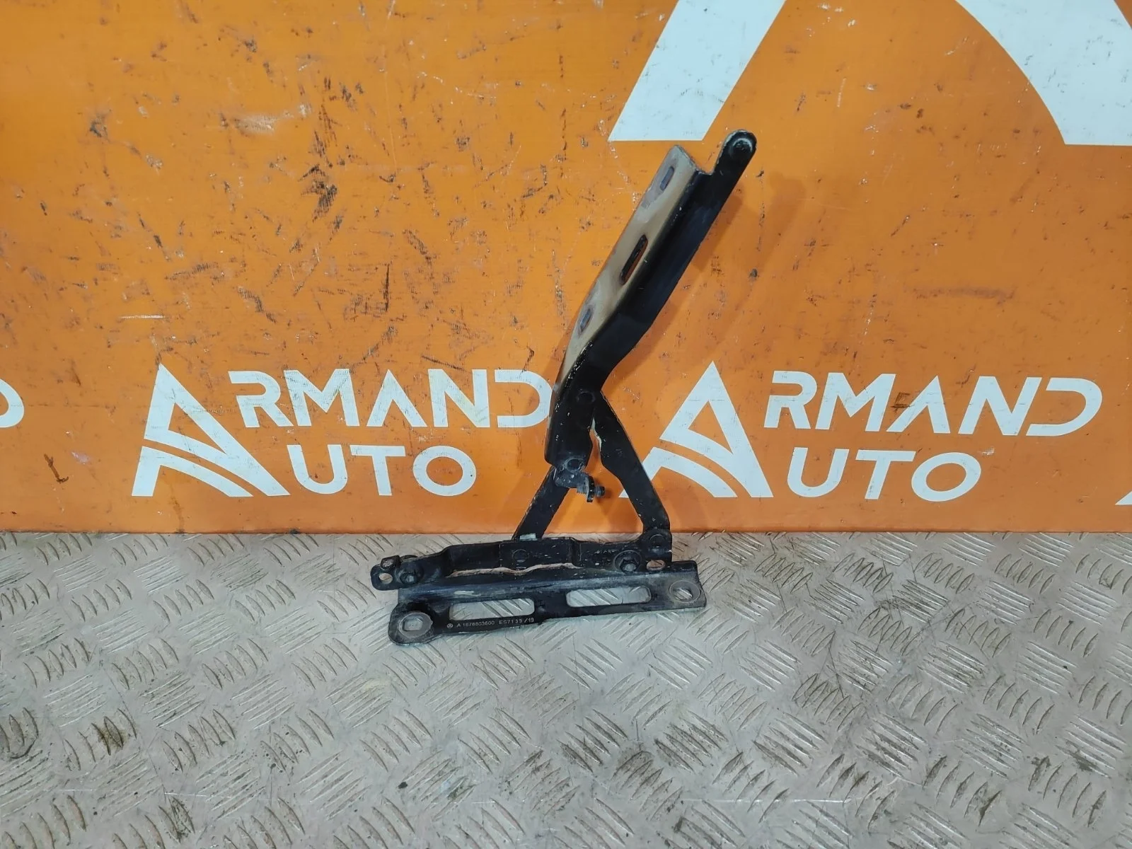 Петля капота Mercedes GLE-Class 2018-нв V167