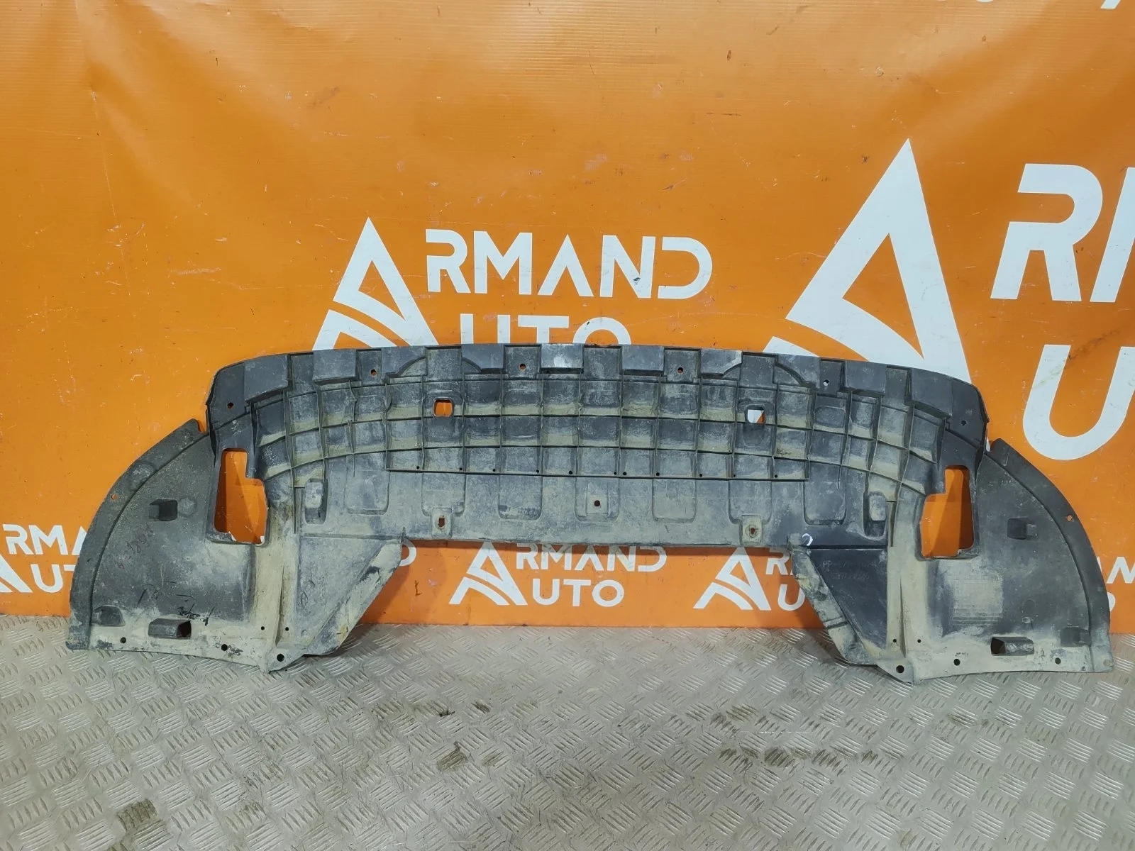 Пыльник бампера Mitsubishi Outlander 2012-нв 3