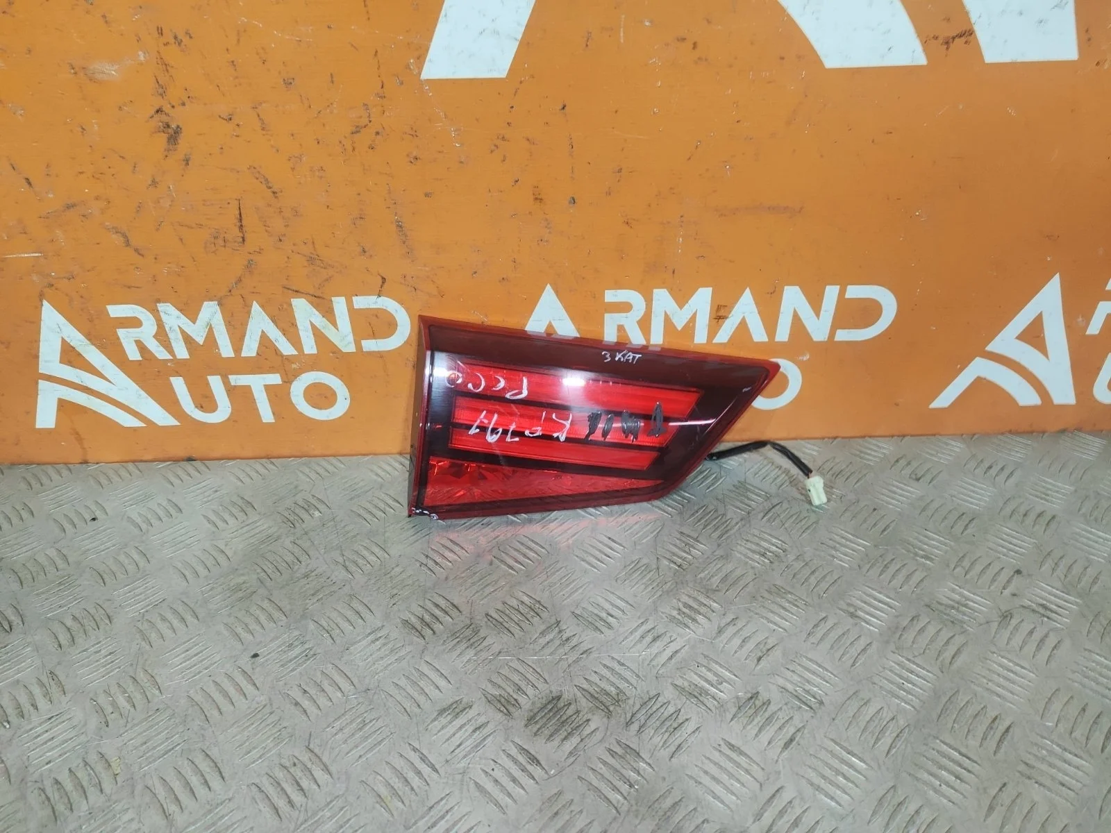 Фонарь внутренний Mitsubishi Outlander 2015-нв 3