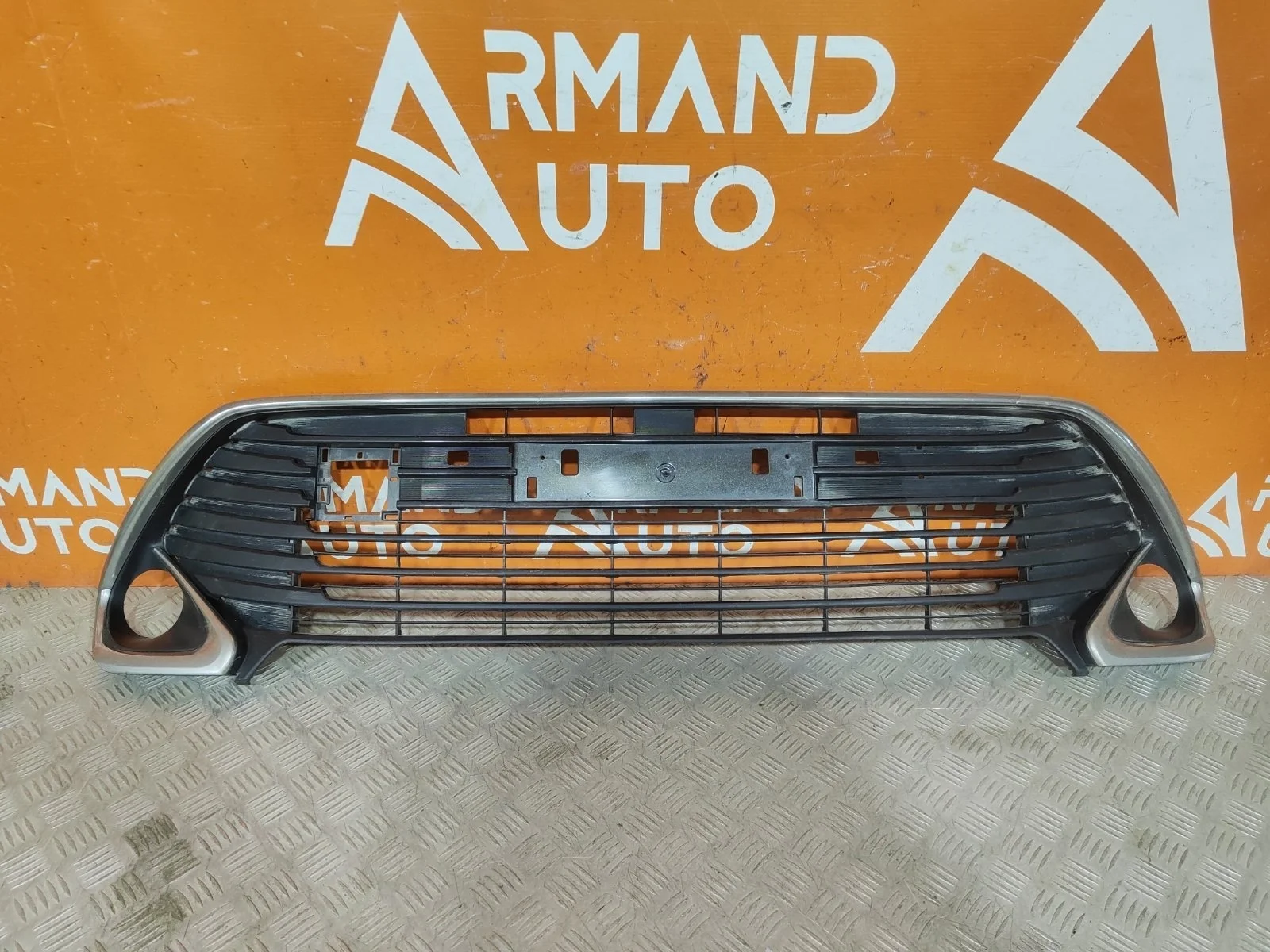 Решетка бампера Toyota Camry 2014-2017 XV50