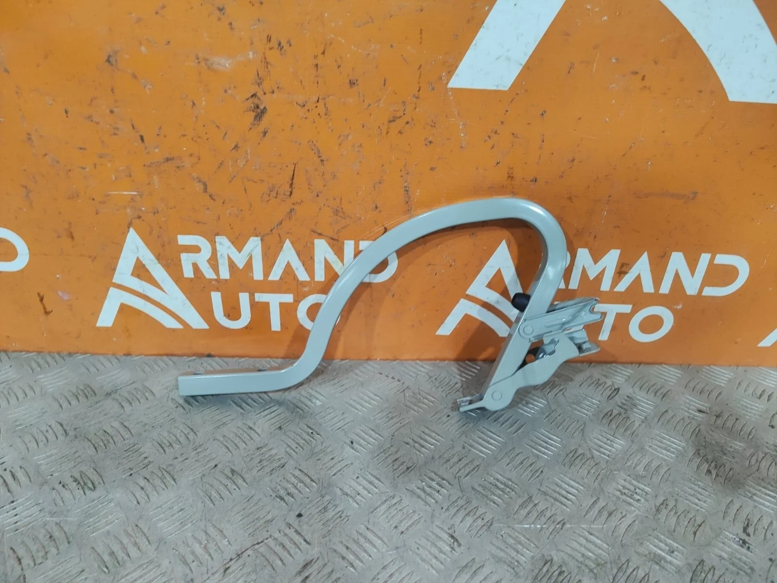 Петля крышки багажника Hyundai Solaris 2010-2017