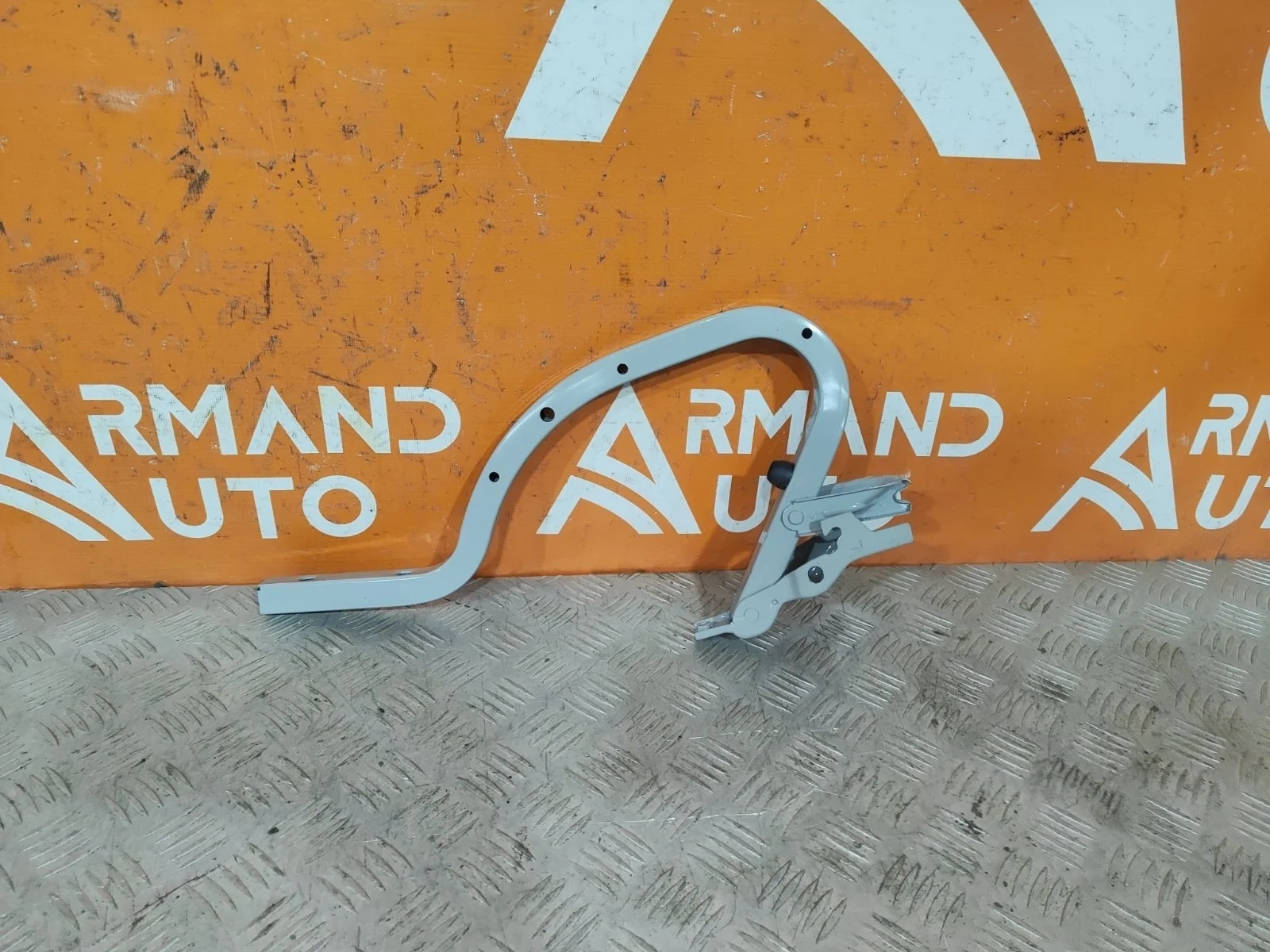 Петля крышки багажника Hyundai Solaris 2010-2017