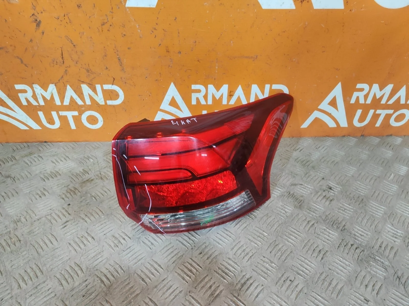 Фонарь внешний Mitsubishi Outlander 2015-нв 3