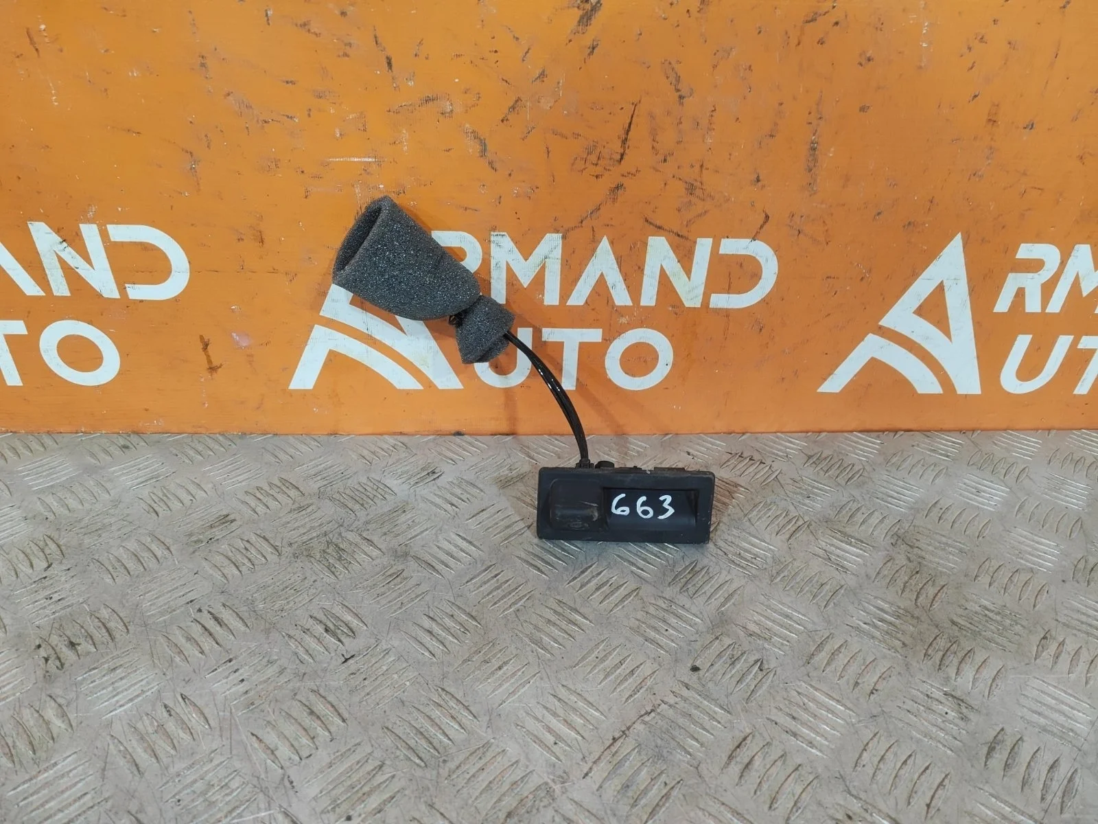 Кнопка открывания багажника Skoda Octavia 2017-2020 3 A7 (5E)