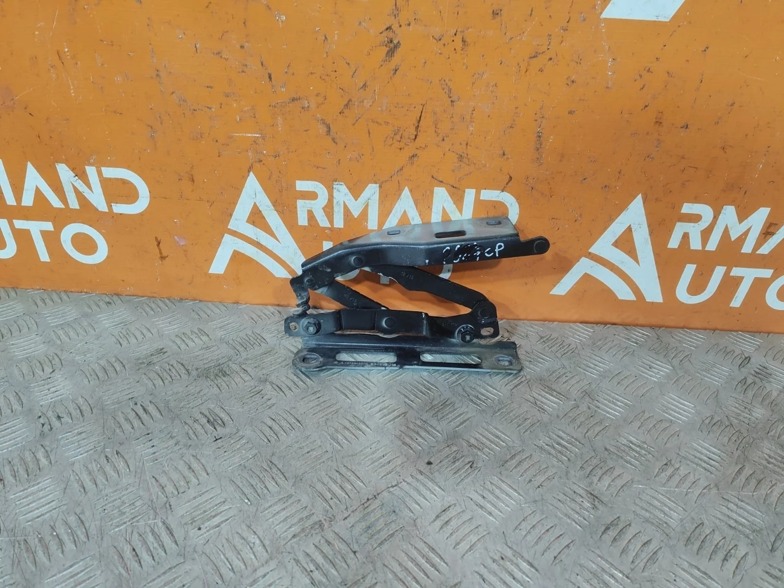 Петля капота Mercedes GLS-Class 2019-нв X167