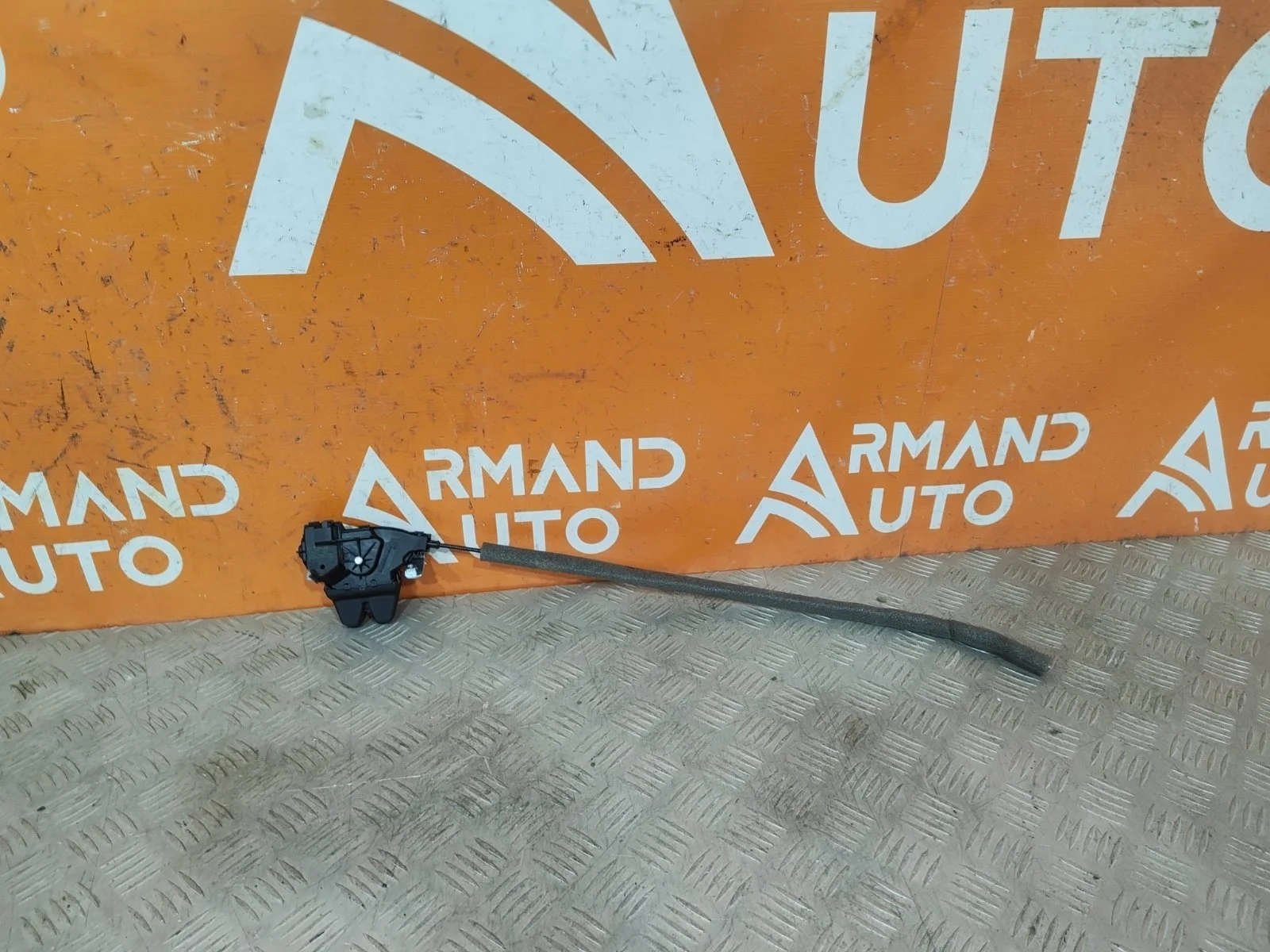 Замок крышки багажника Mercedes -Class 2006-2015 W204