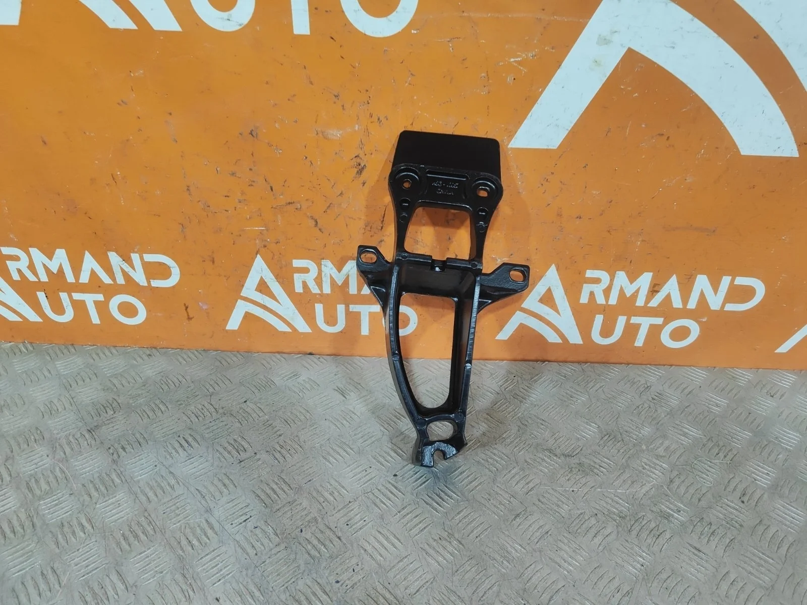 Кронштейн подножки порога Land Rover Range 2012-2022 4 L405