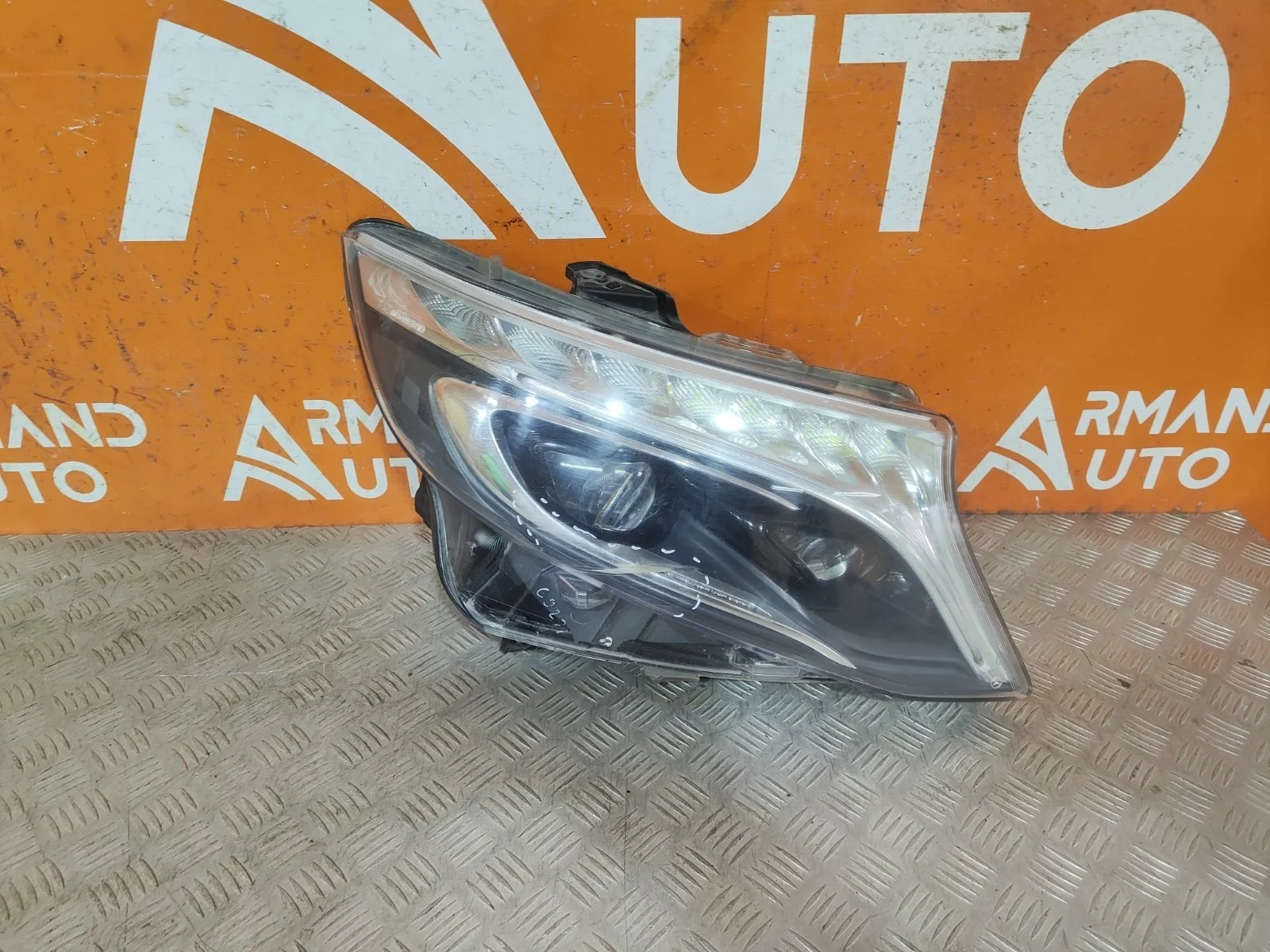 Фара Mercedes V-Class 2014-нв W447