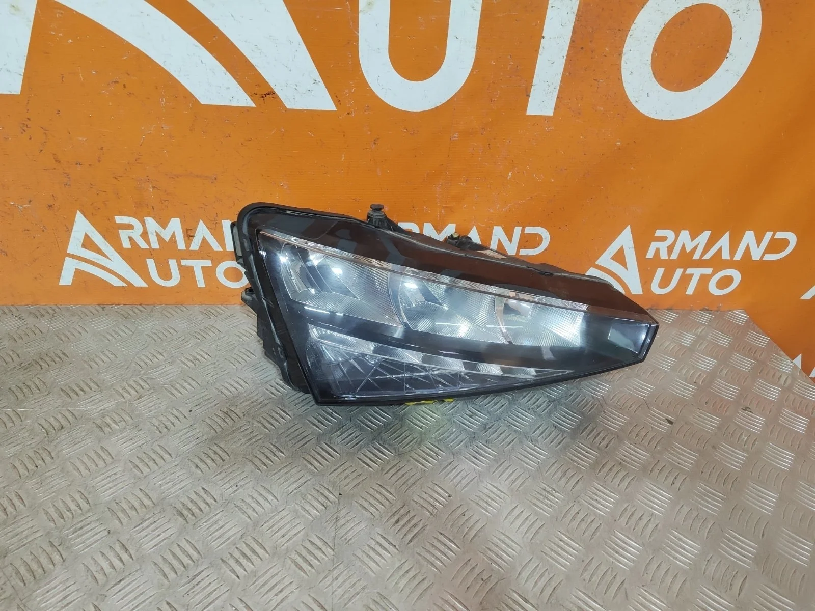 Фара Skoda Rapid 2020-нв