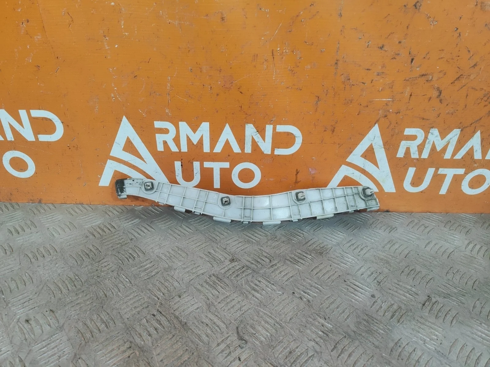 Кронштейн бампера Mitsubishi Pajero 2006-нв 4