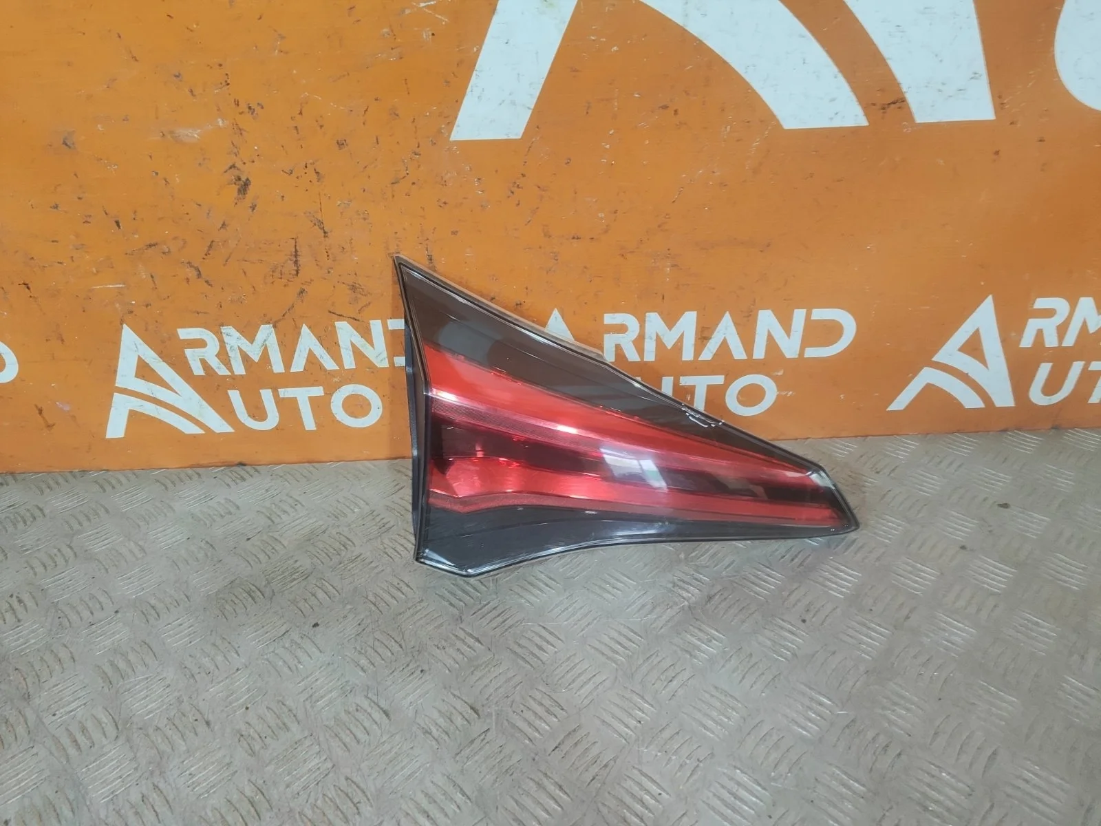 Фонарь внутренний Toyota RAV4 2015-2019 CA40