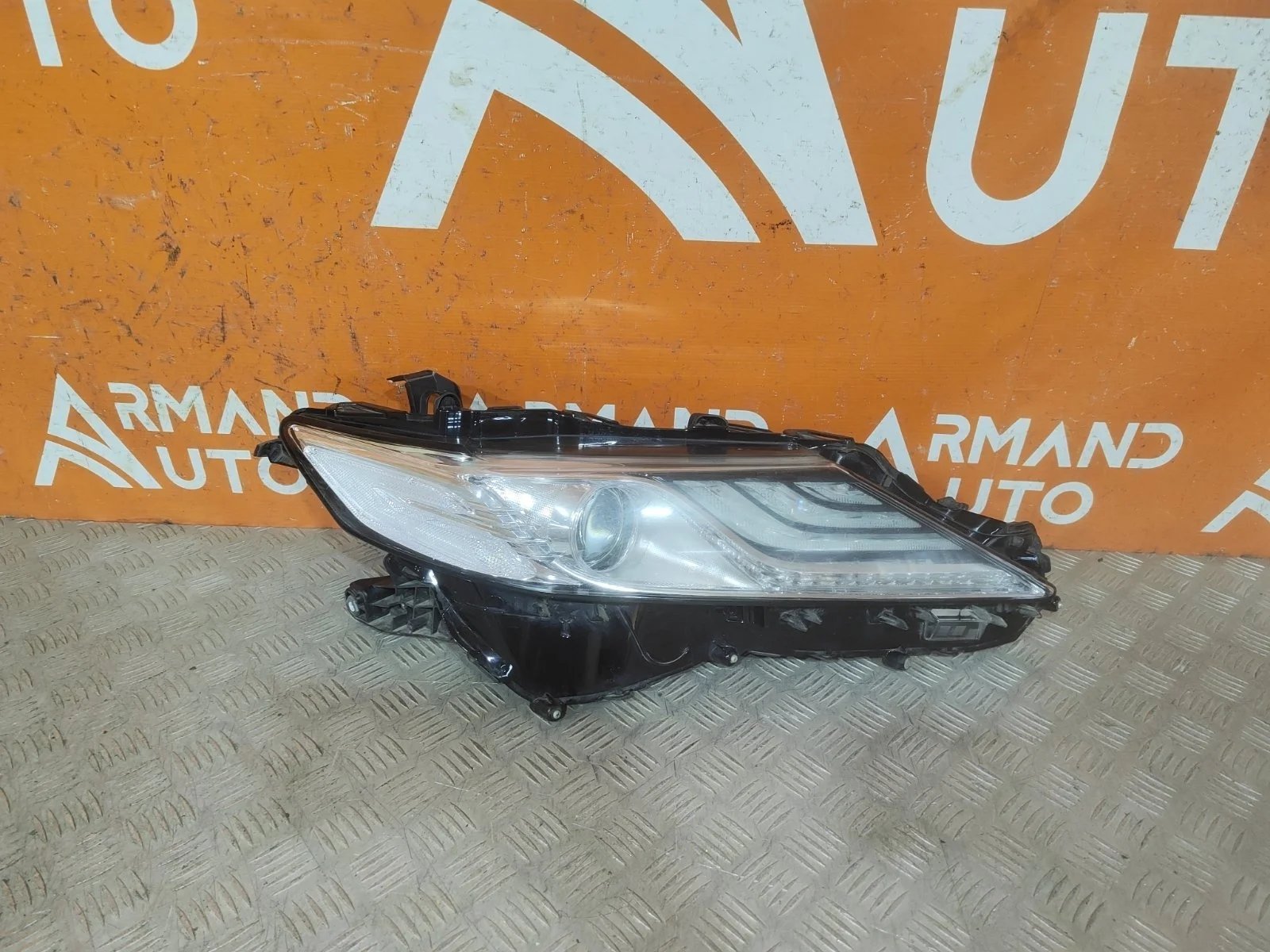 Фара Toyota Camry 2017-2021 8 XV70