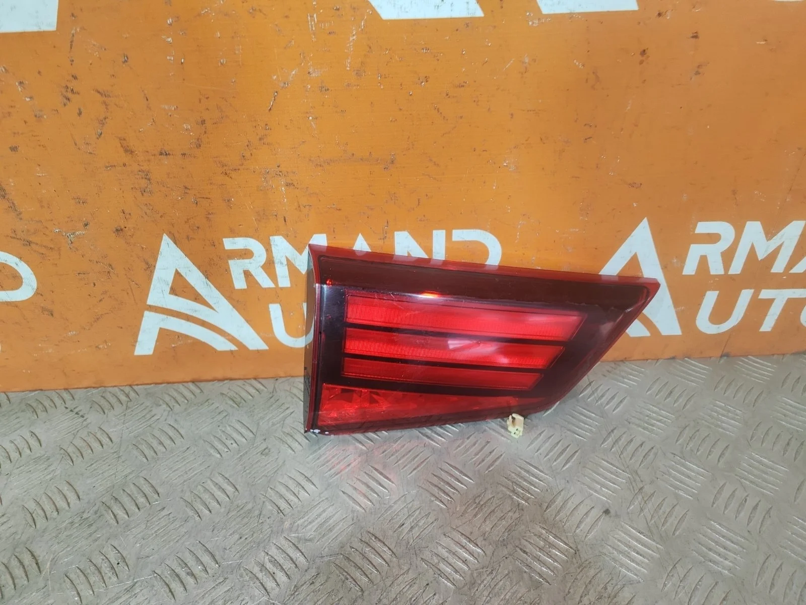 Фонарь внутренний Mitsubishi Outlander 2015-нв 3