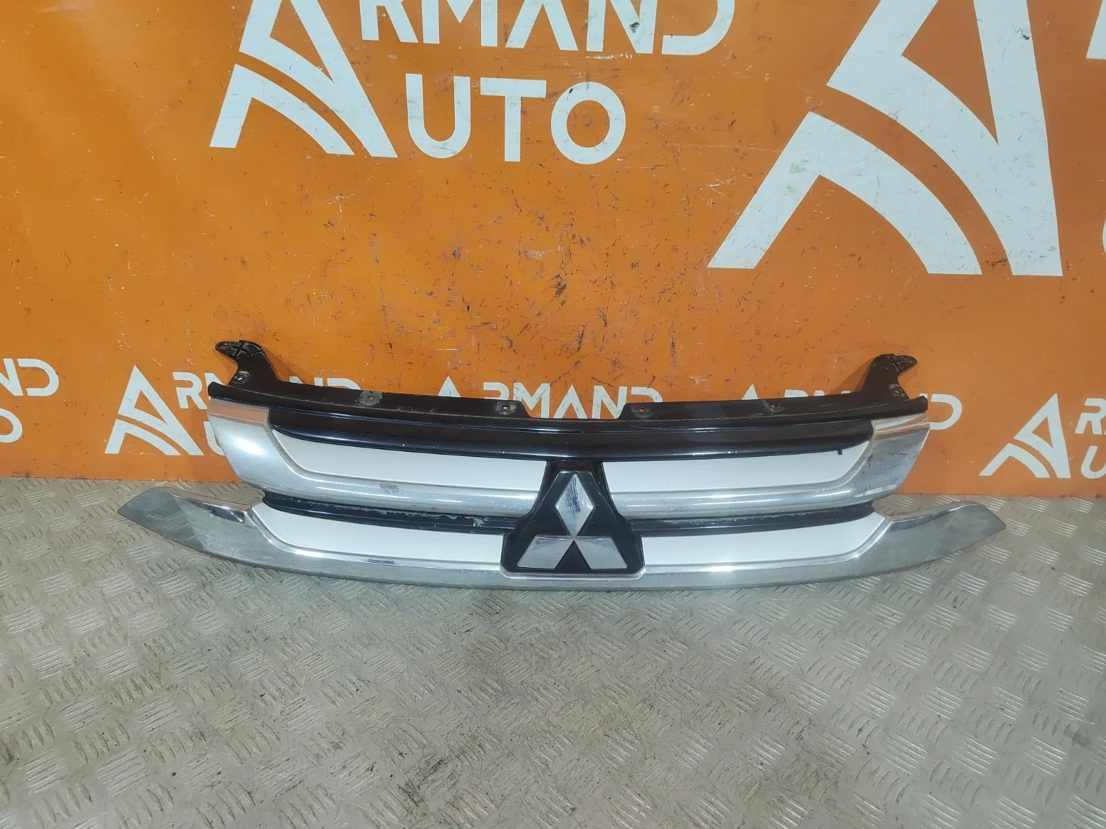 Решетка радиатора Mitsubishi Outlander 2015-2018 3