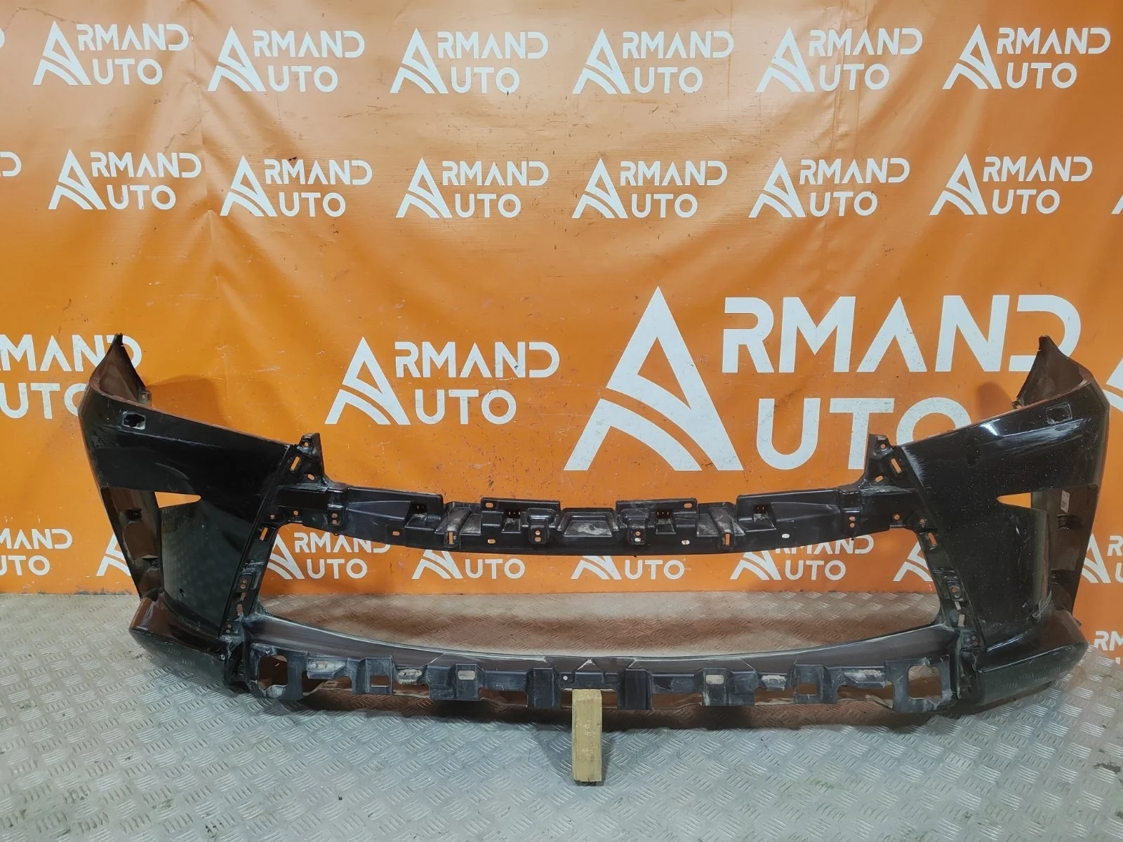 Бампер Lexus LX 2015-2023 URJ200