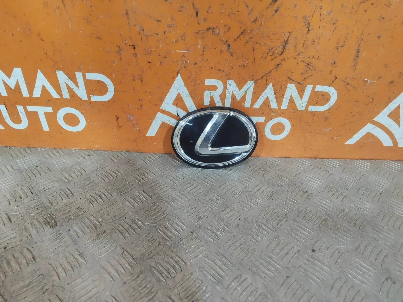 Эмблема Lexus LS 2006-2017 4