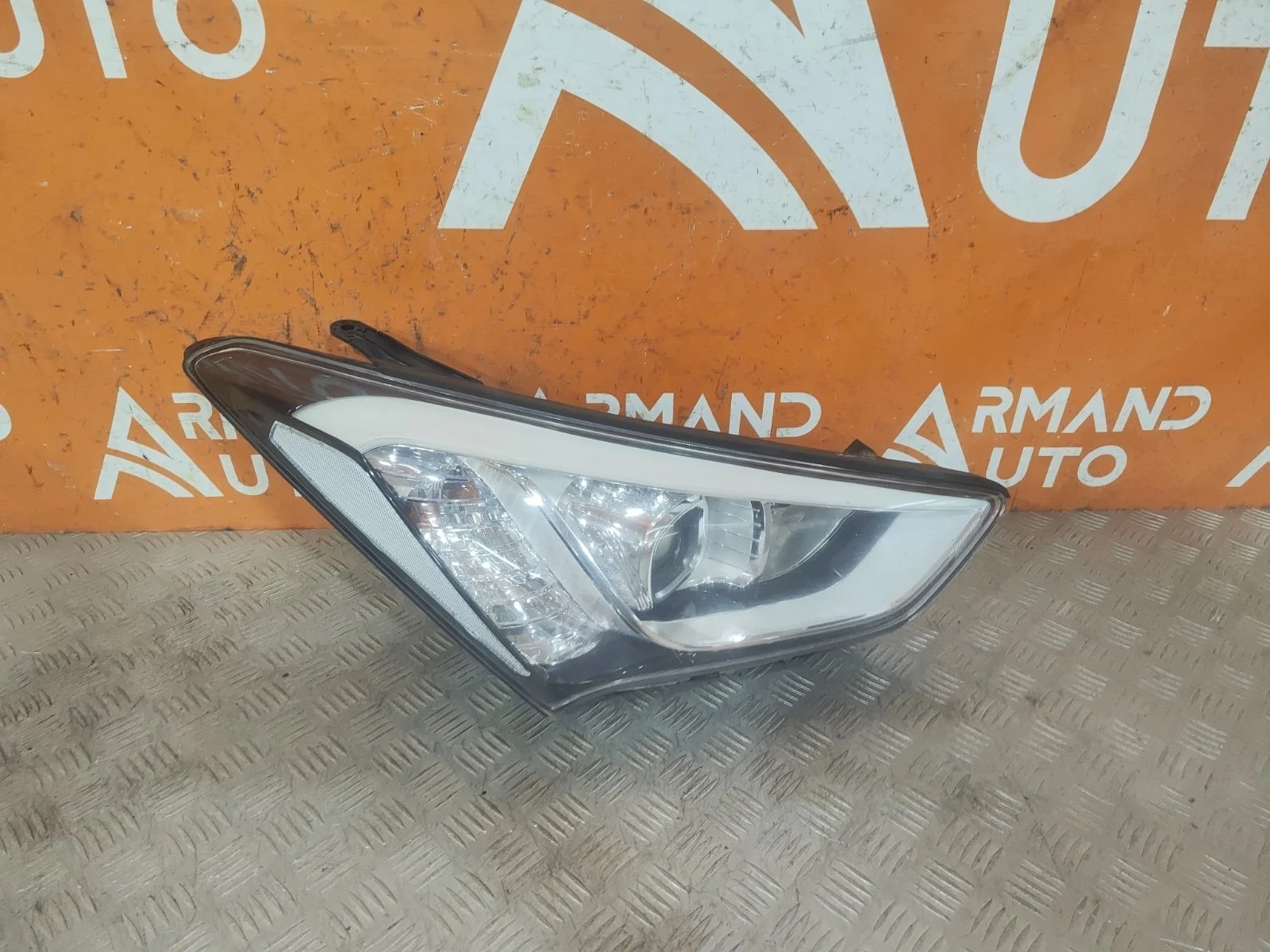 Фара Hyundai Santa Fe 2012-2016 3 DM