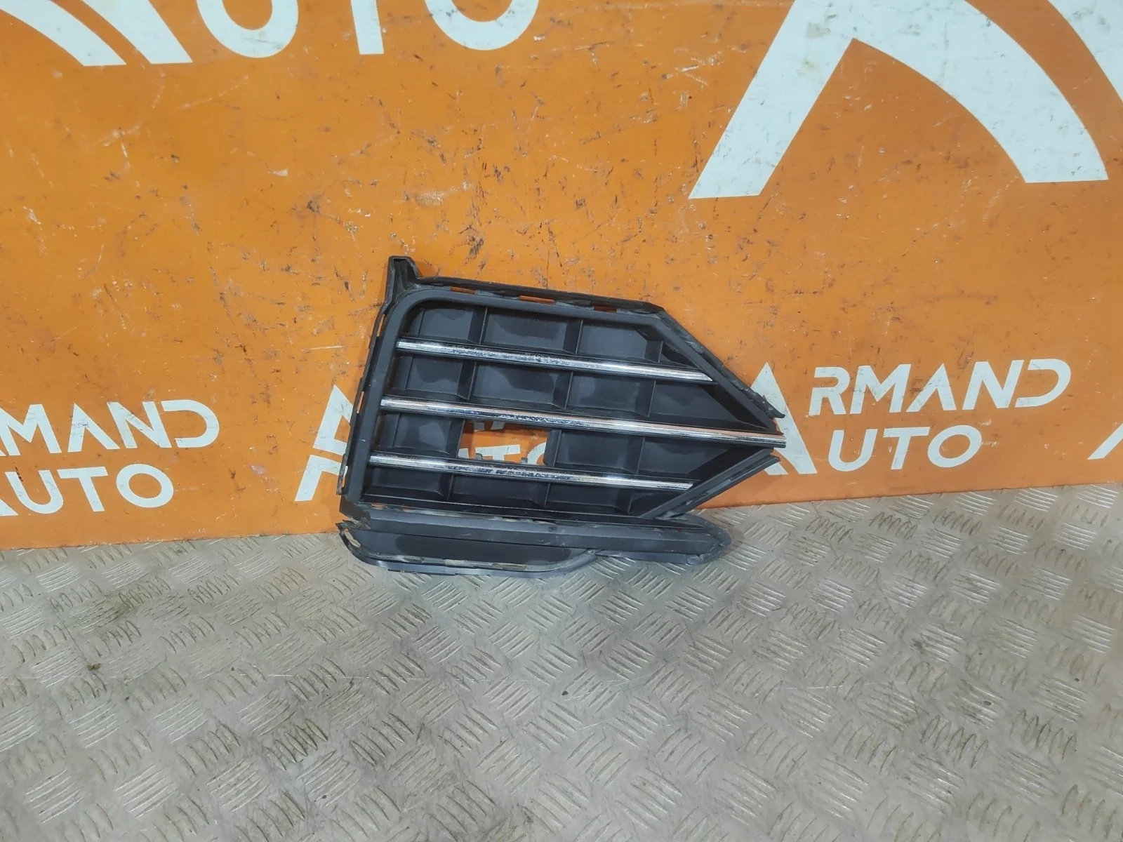 Решетка бампера Volkswagen Touareg 2018-нв 3