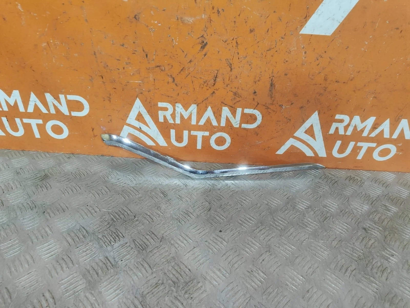 Накладка решетки радиатора Volkswagen Touareg 2018-нв 3