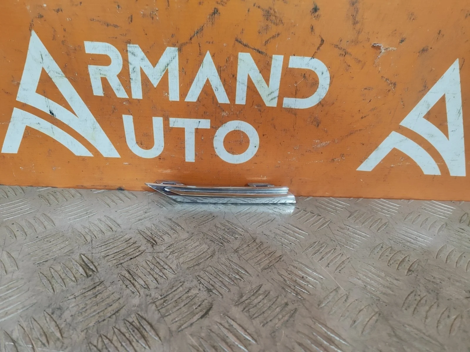 Накладка решетки радиатора Volkswagen Touareg 2018-нв 3