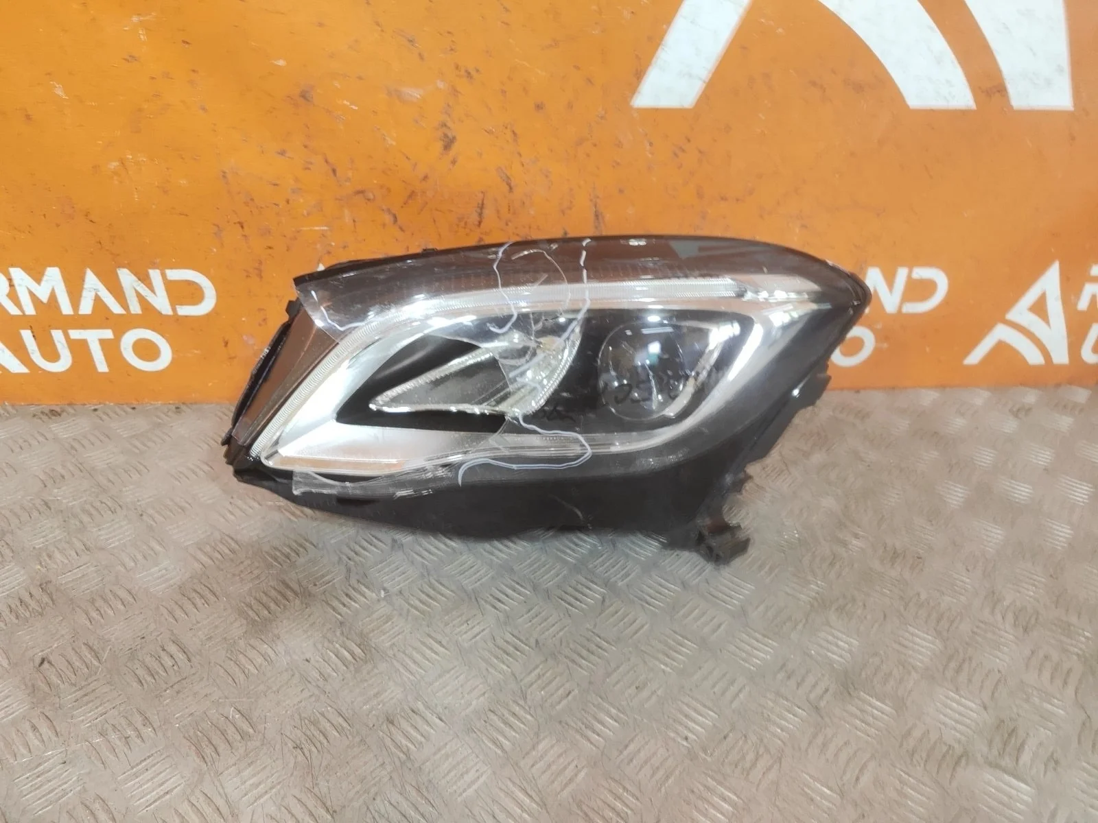 Фара Mercedes GLA-Class 2017-2020 X156