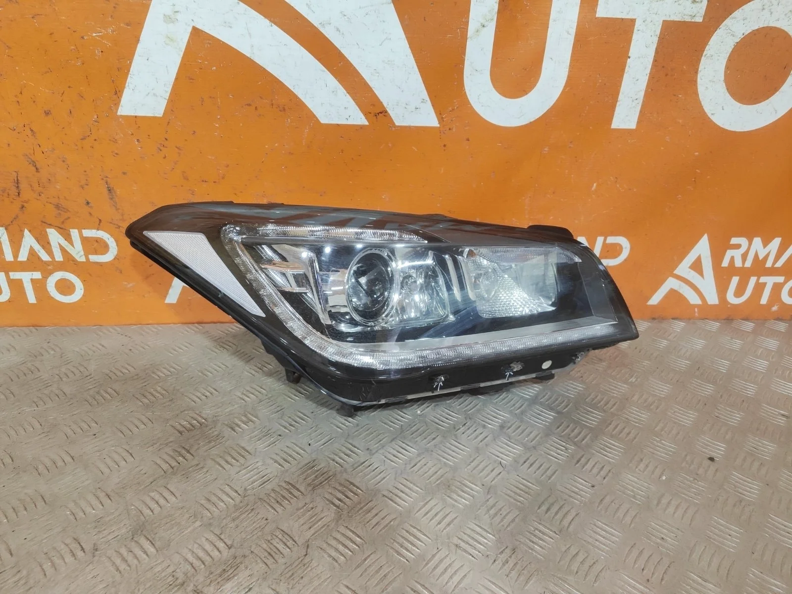 Фара Genesis G80 2016-2020