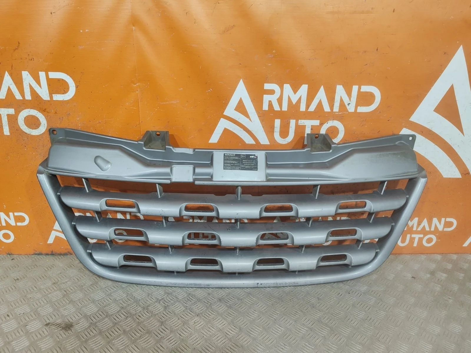 Решетка радиатора Renault Master 2010-2014 3