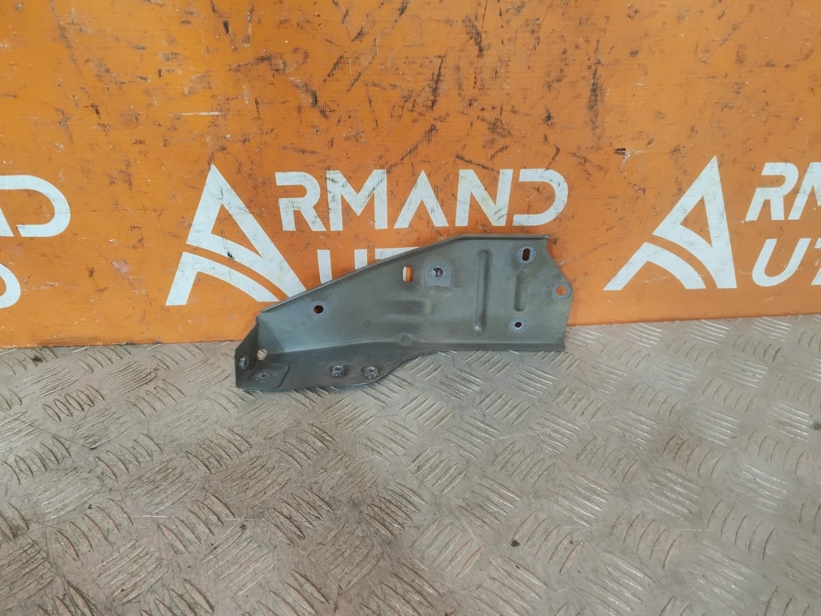 Кронштейн усилителя бампера верхний Mitsubishi Outlander 2012-нв 3